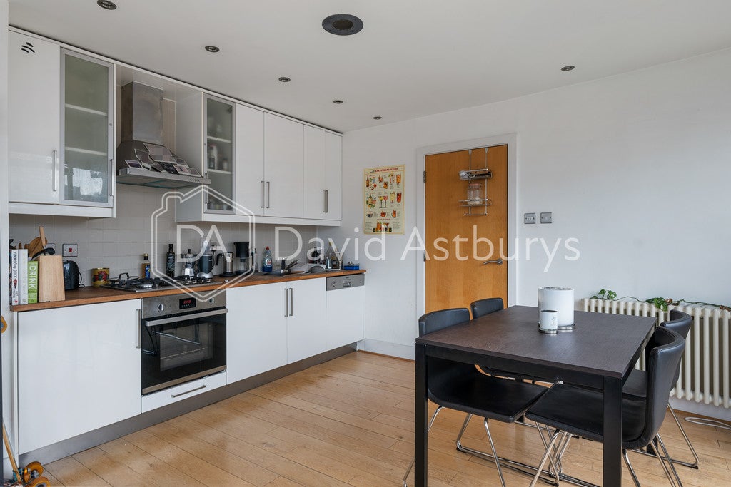 Flat Nathaniel Close in Greater London