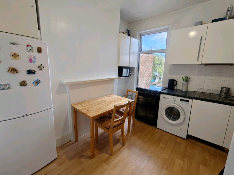 Room Meads Road in Greater London