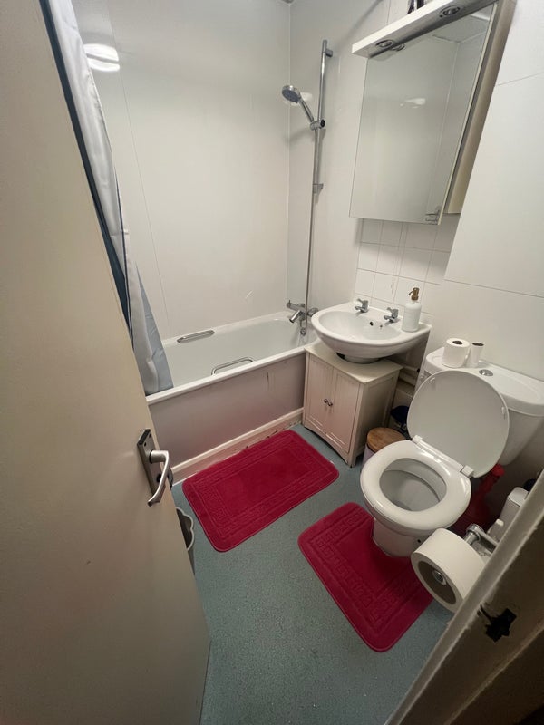 Room Leather Gardens in Greater London