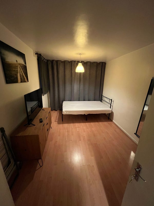 Room Leather Gardens in Greater London