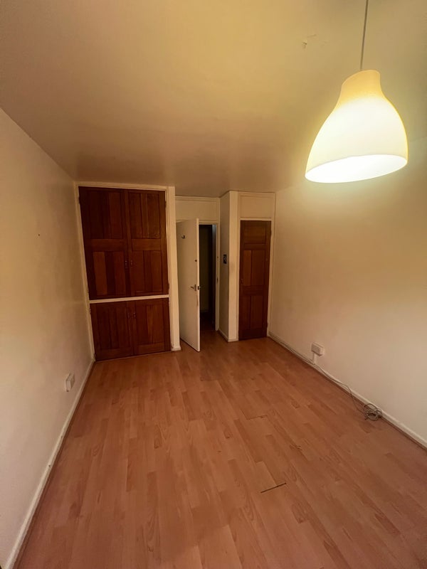 Room Leather Gardens in Greater London