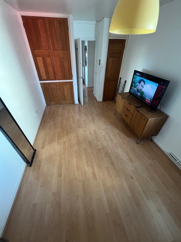 Room Leather Gardens in Greater London