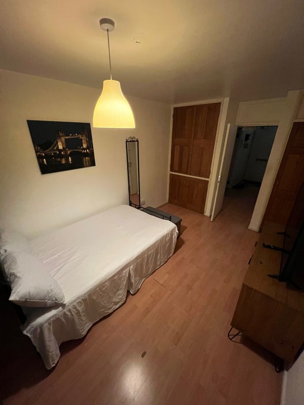 Room Leather Gardens in Greater London