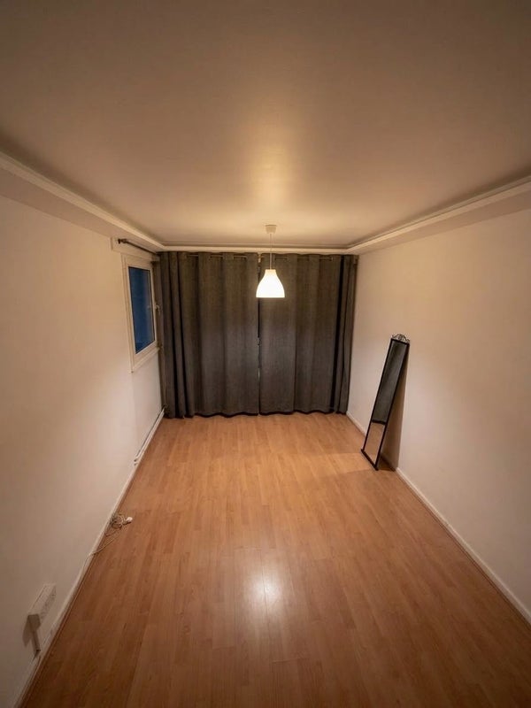 Room Leather Gardens in Greater London