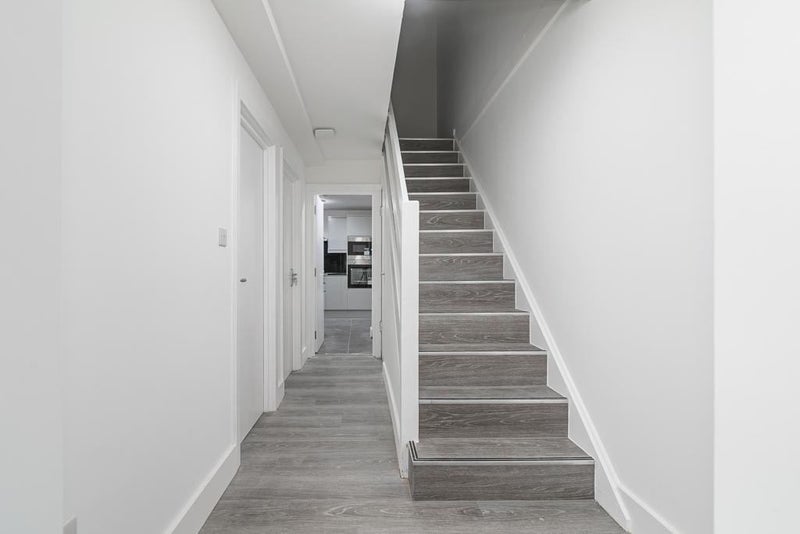 Room North End Road in Greater London
