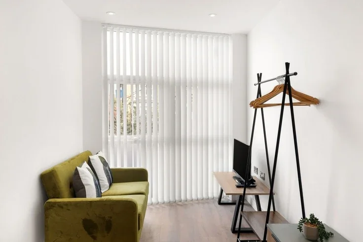 Flat Mackenzie Road in Greater London