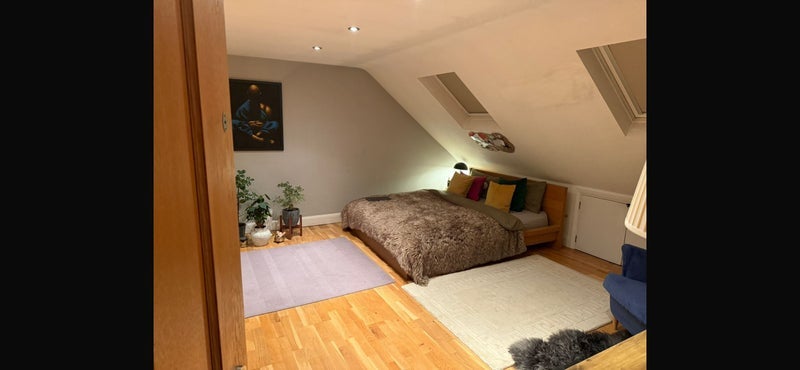 Room George Crescent in Greater London