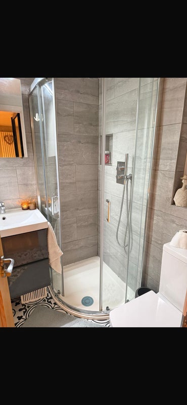 Room George Crescent in Greater London