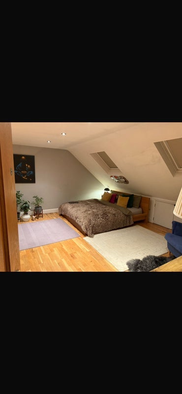 Room George Crescent in Greater London