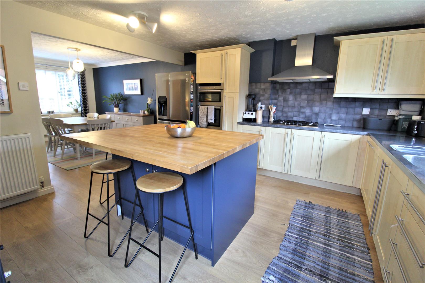 House Quinton Close in Warwick