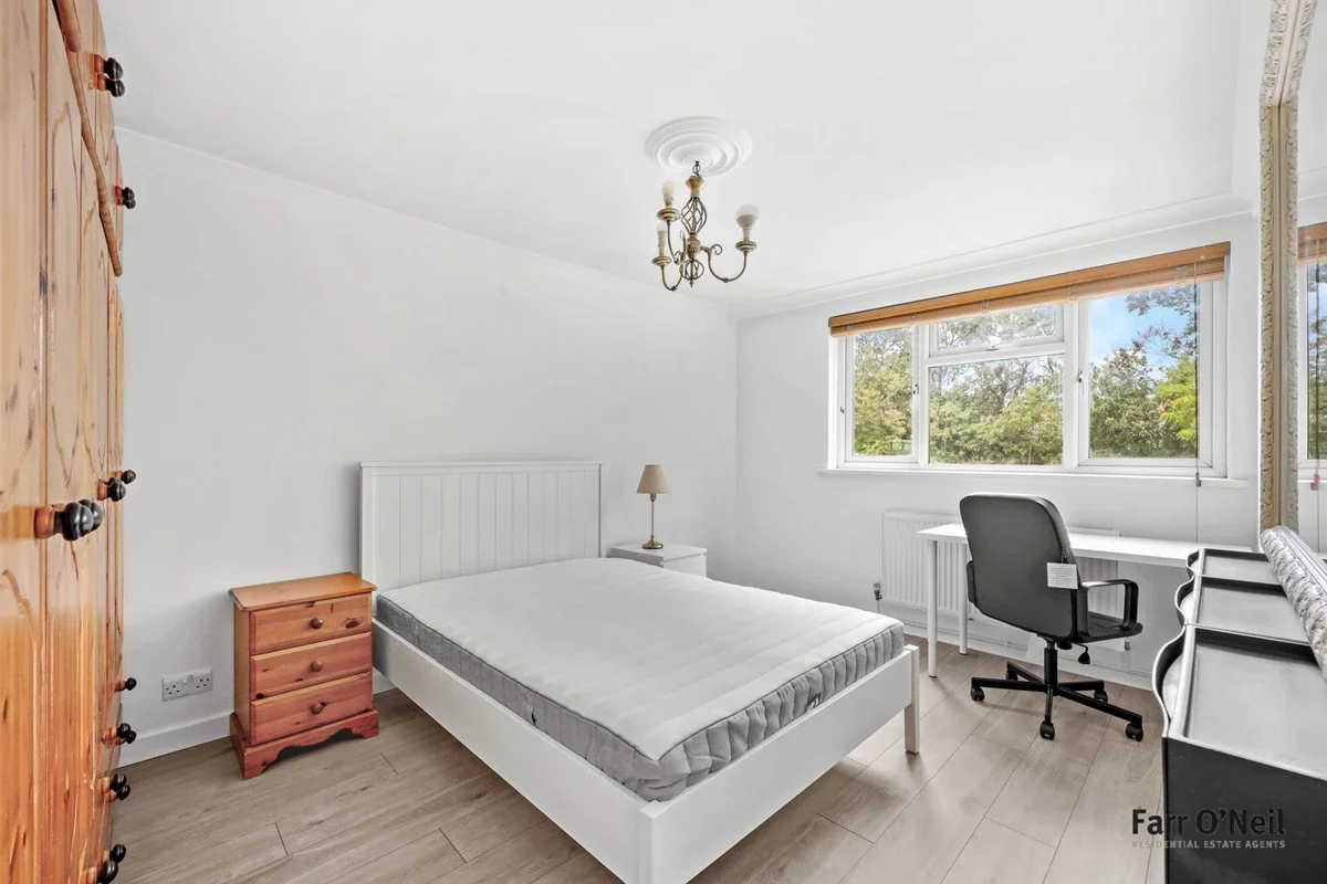 Room Queen's Road in Epping Forest