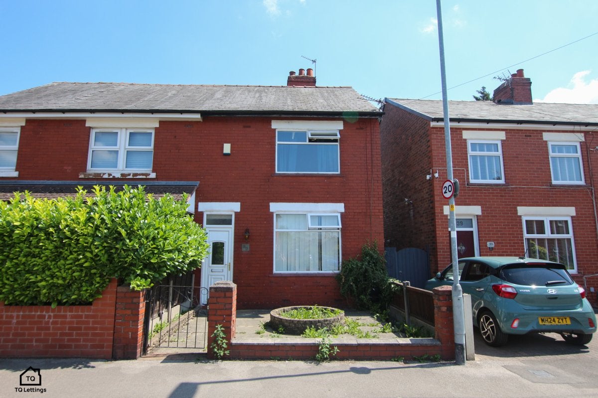 House Hooten Lane in Leigh