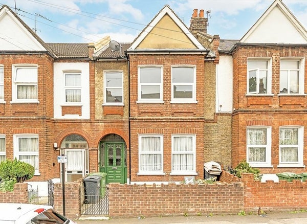 Flat Brookbank Road in London