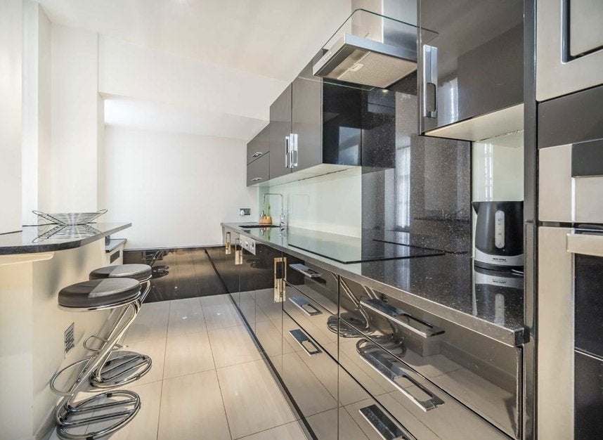Flat Kensington Park Road in Greater London