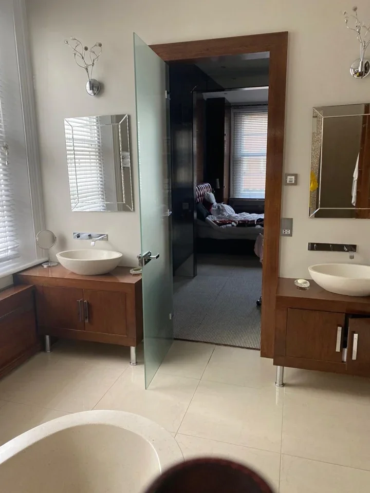 Room Queensberry Place in Greater London