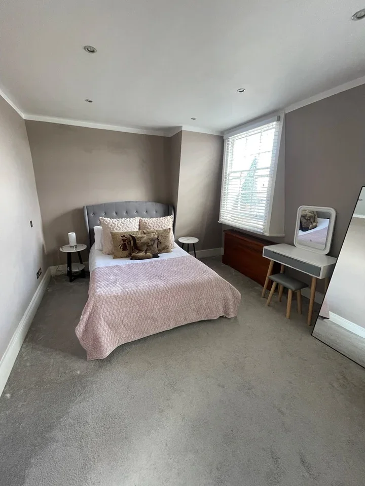 Room Queensberry Place in Greater London