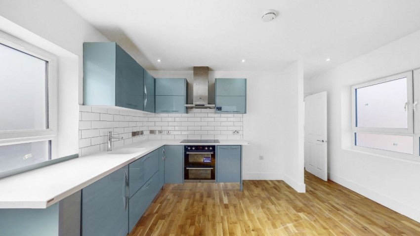 Flat Mora Road in Greater London