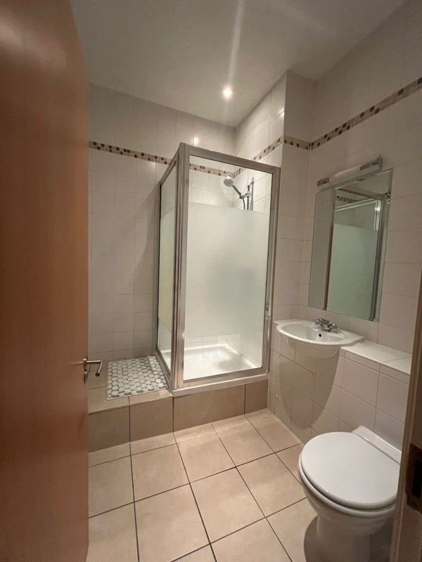 Room Grange Park in Greater London