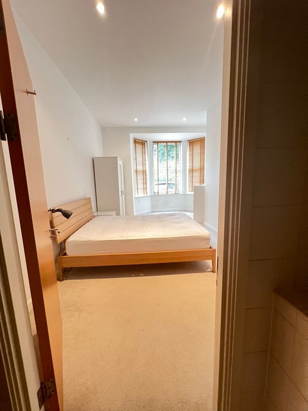 Room Grange Park in Greater London