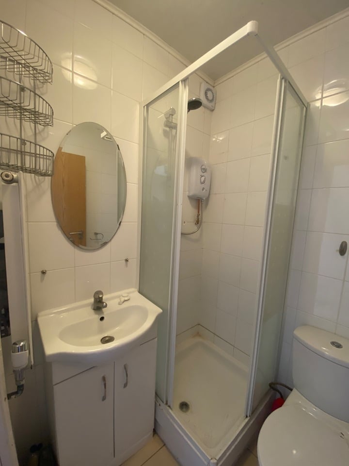 Room Tanfield Avenue in Greater London