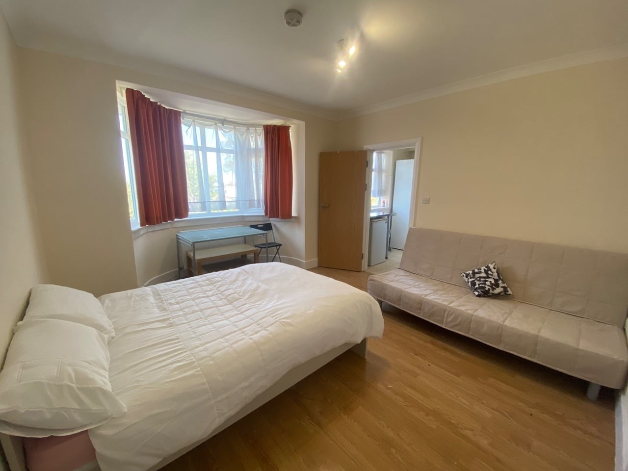 Room Tanfield Avenue in Greater London