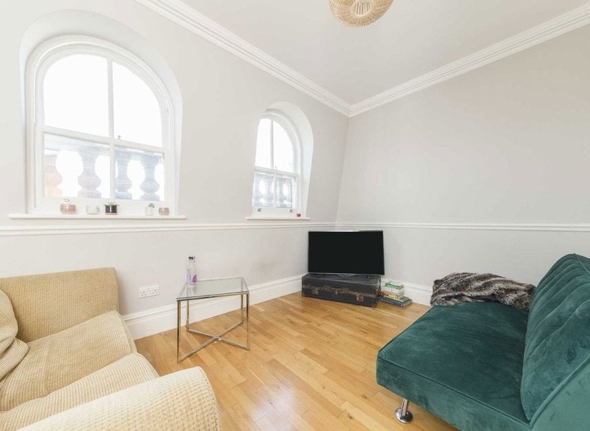 Flat Cambridge Gardens in Greater London