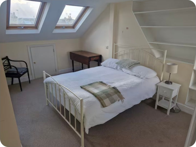 Room Trentham Street in Greater London