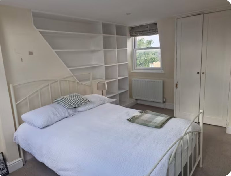 Room Trentham Street in Greater London