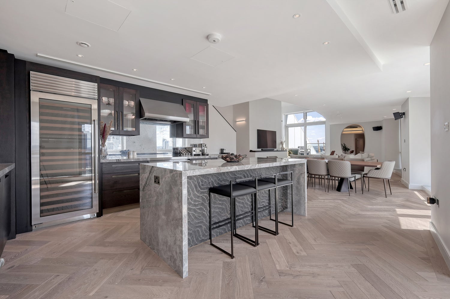 Flat Fairmont Avenue in Greater London