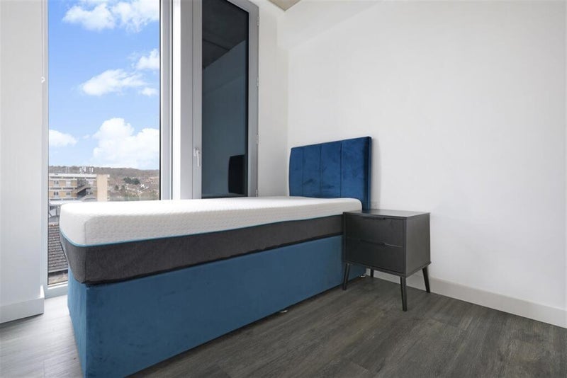 Room Harrow Manorway in Greater London