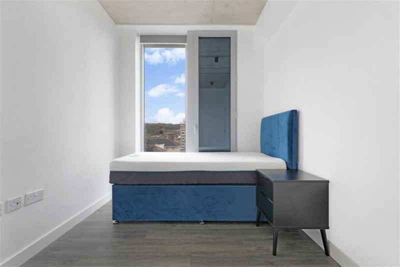 Room Harrow Manorway in Greater London