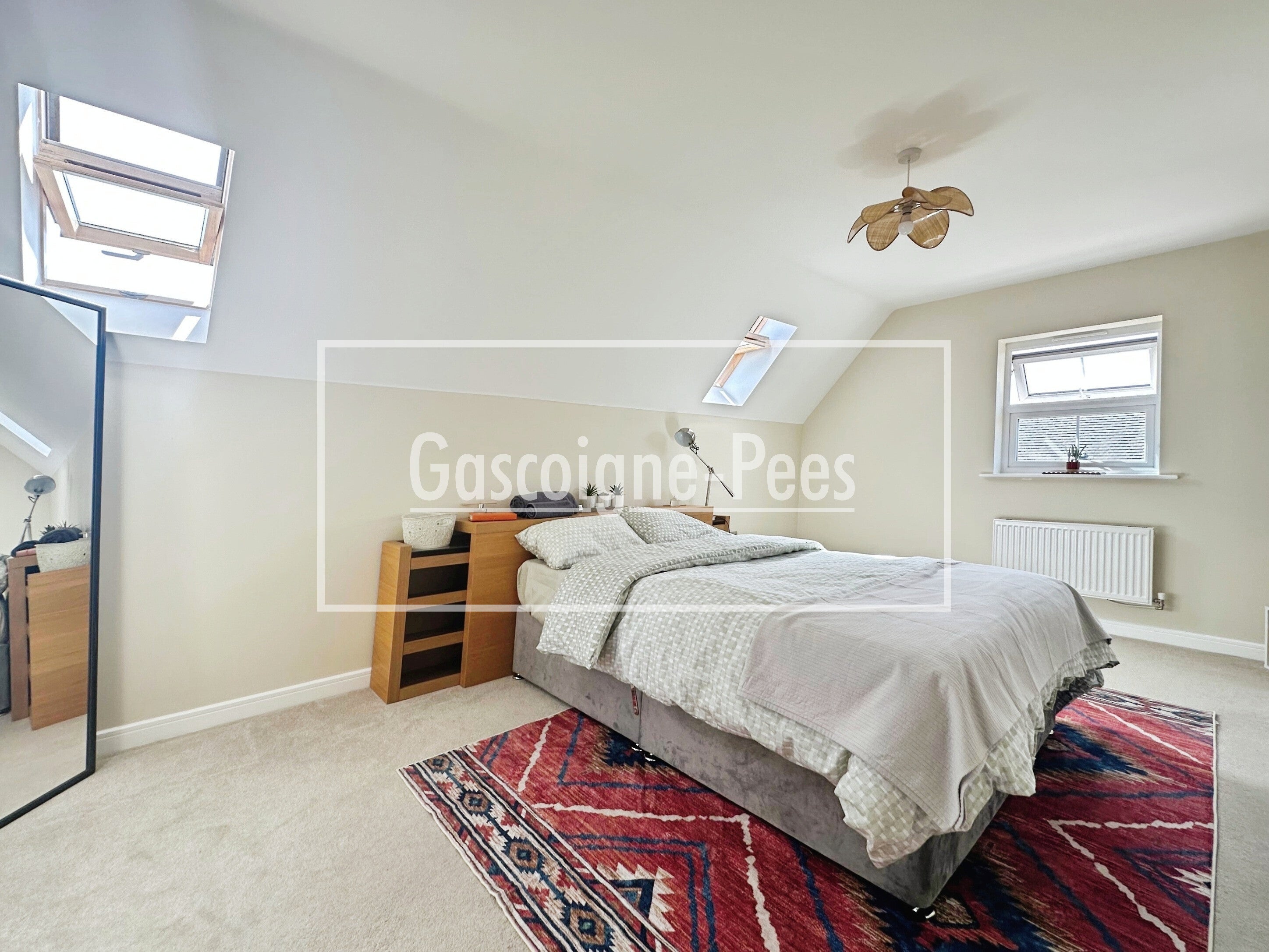 Room Sidlaws Road in Rushmoor