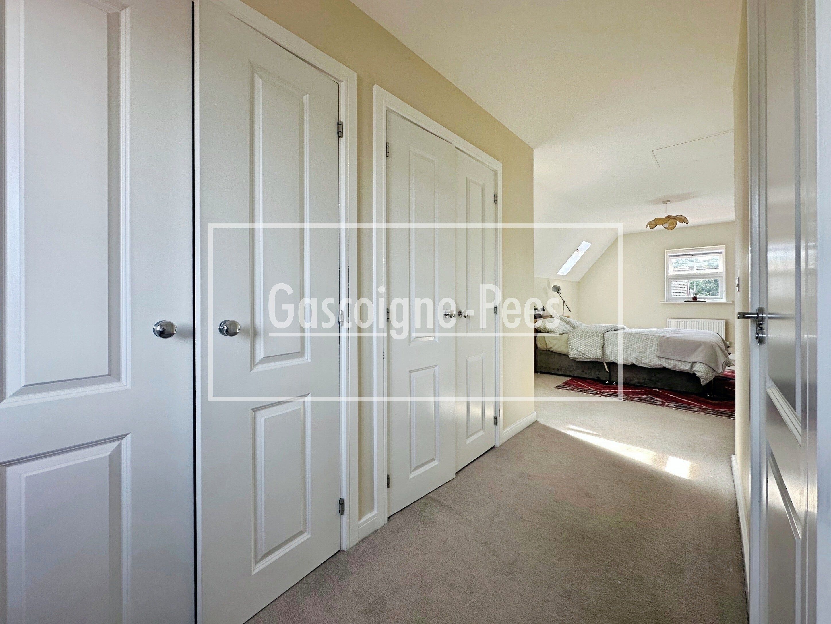 Room Sidlaws Road in Rushmoor