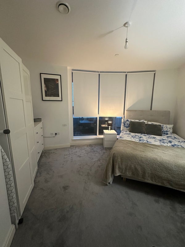Flat Queenstown Road in Greater London