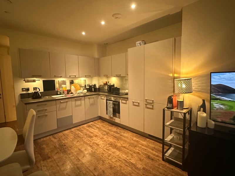 Flat Queenstown Road in Greater London