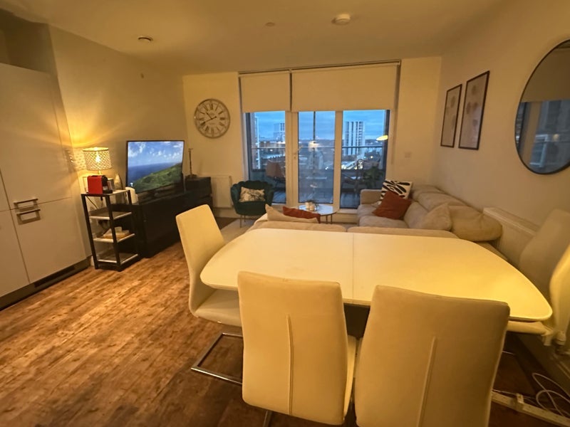 Flat Queenstown Road in Greater London