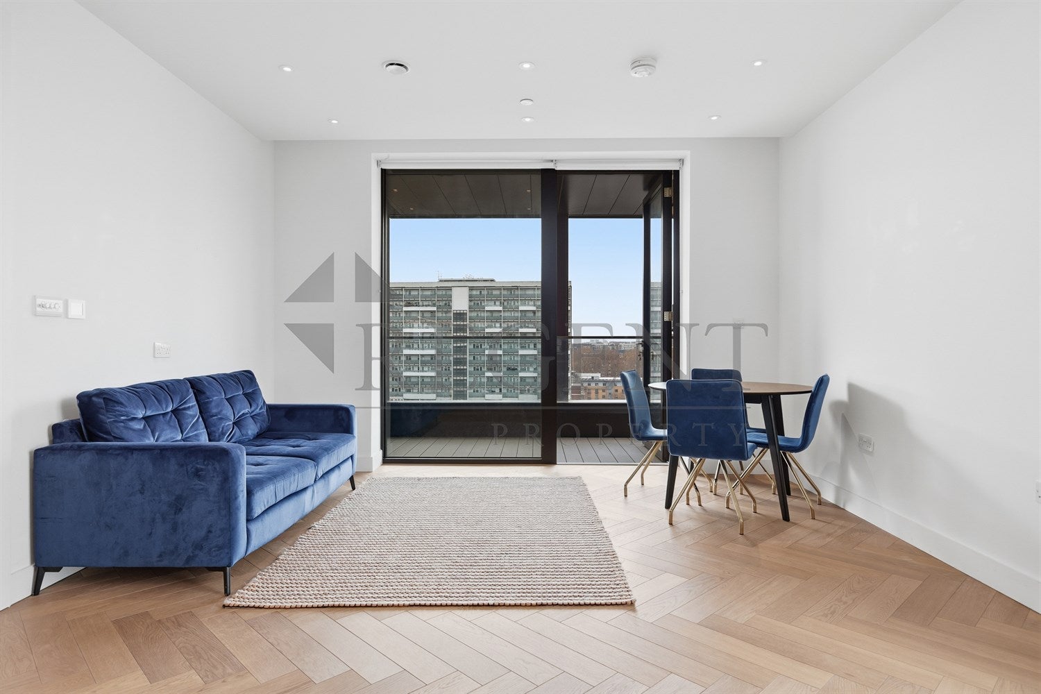 Flat Hackney Road in Greater London