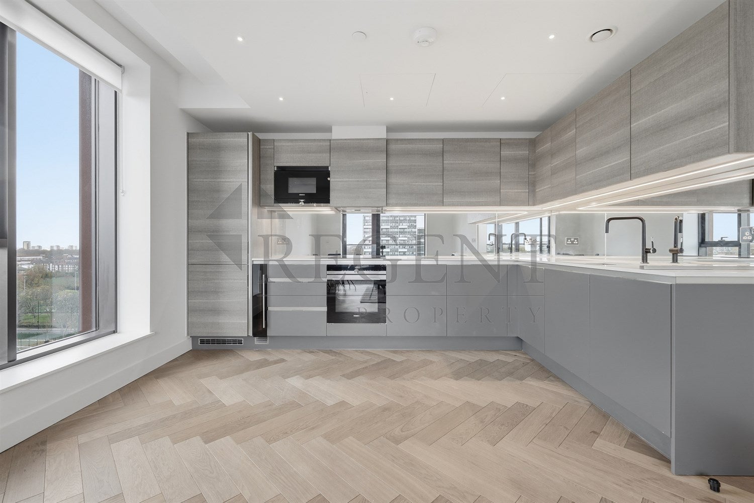 Flat Hackney Road in Greater London