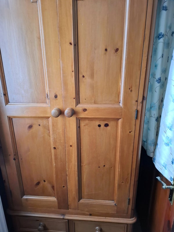 Room Woodyates Road in Greater London