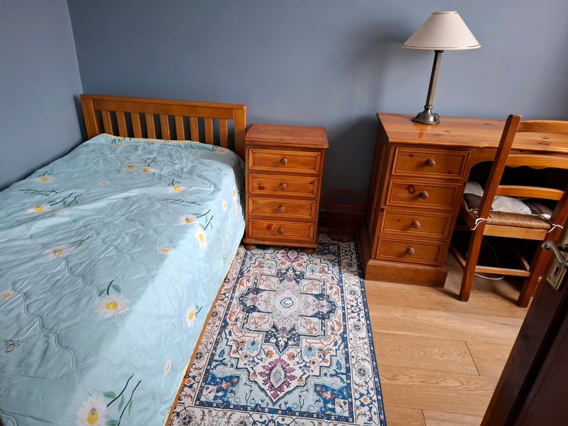 Room Woodyates Road in Greater London
