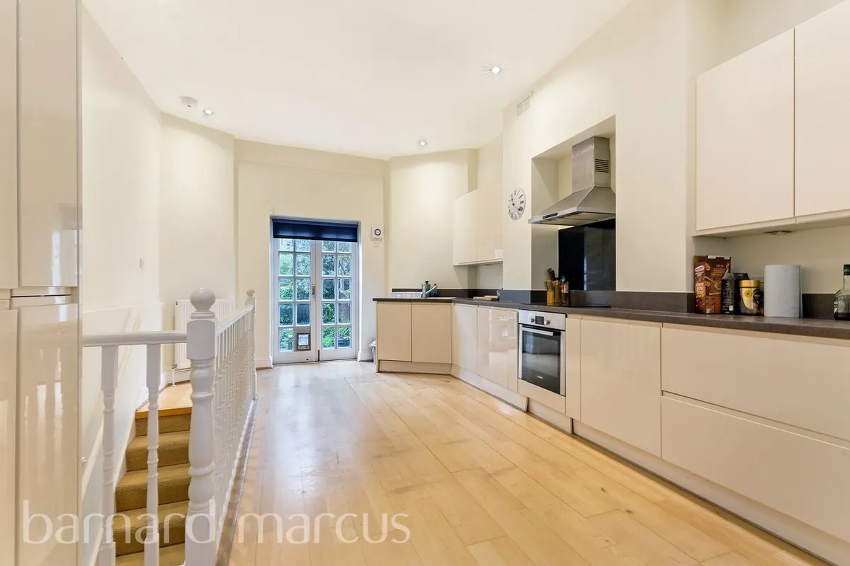 Flat Hazlewood Mews in Greater London