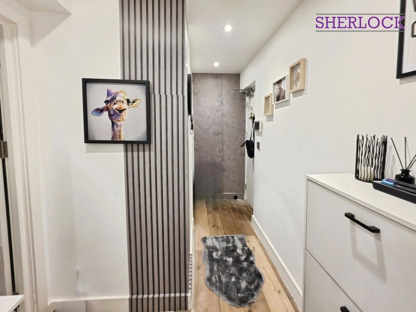 Flat Hoylake Road in Greater London