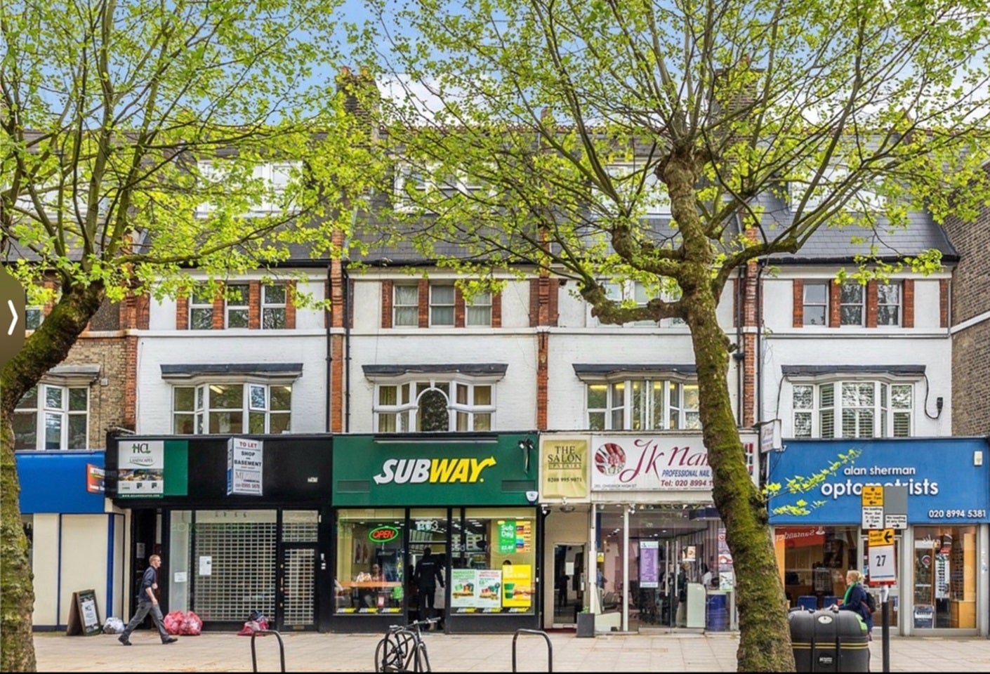 Flat Chiswick High Road in Greater London