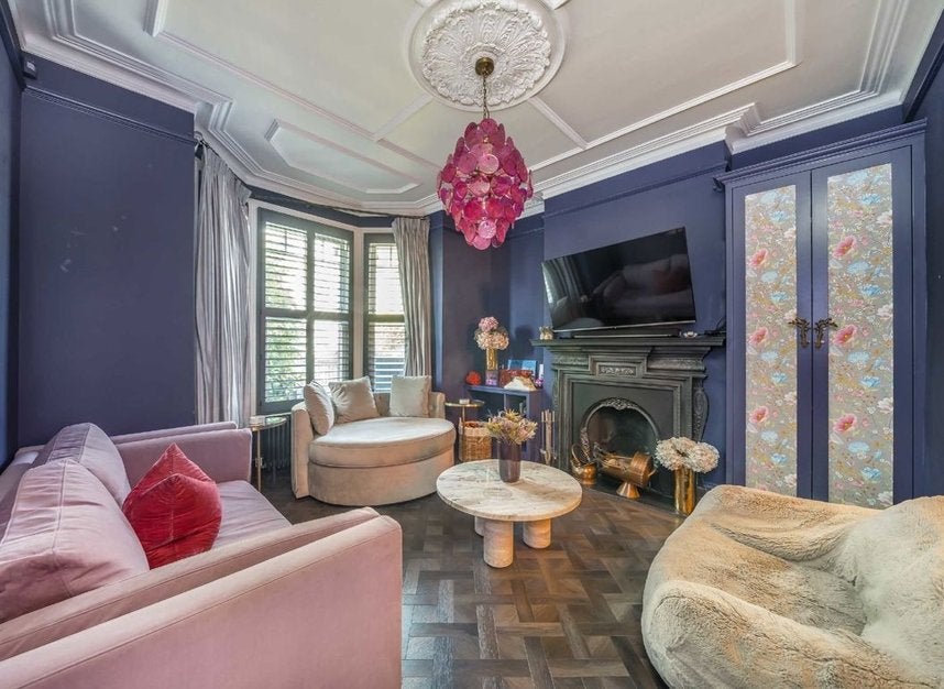 House Broomwood Road in Greater London