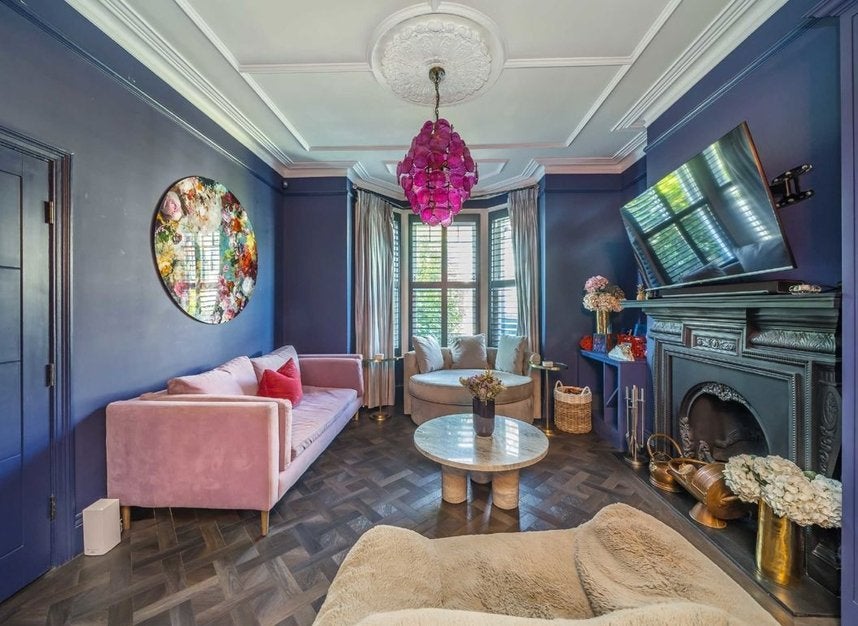 House Broomwood Road in Greater London