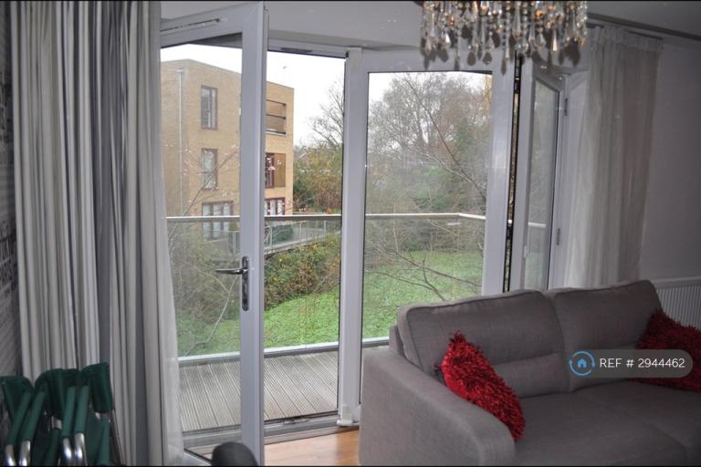 Flat Kings Mill Way in Denham