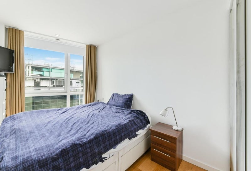 Room Fairmont Avenue in Greater London