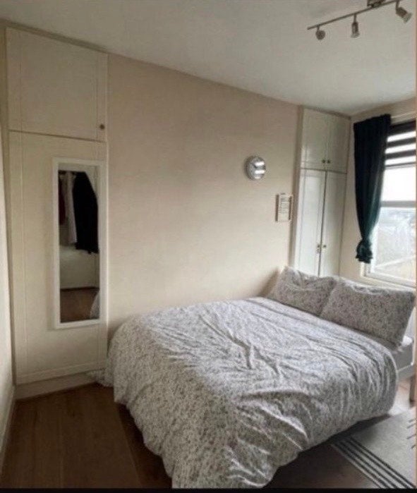 Room St Mary's Road in Greater London