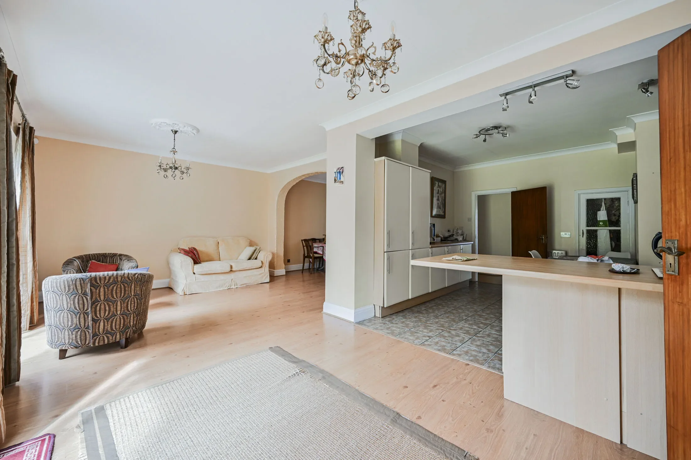 House Langley Crescent in Greater London