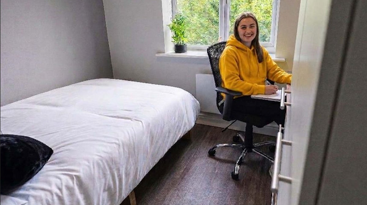 Room Moss Lane East in Manchester